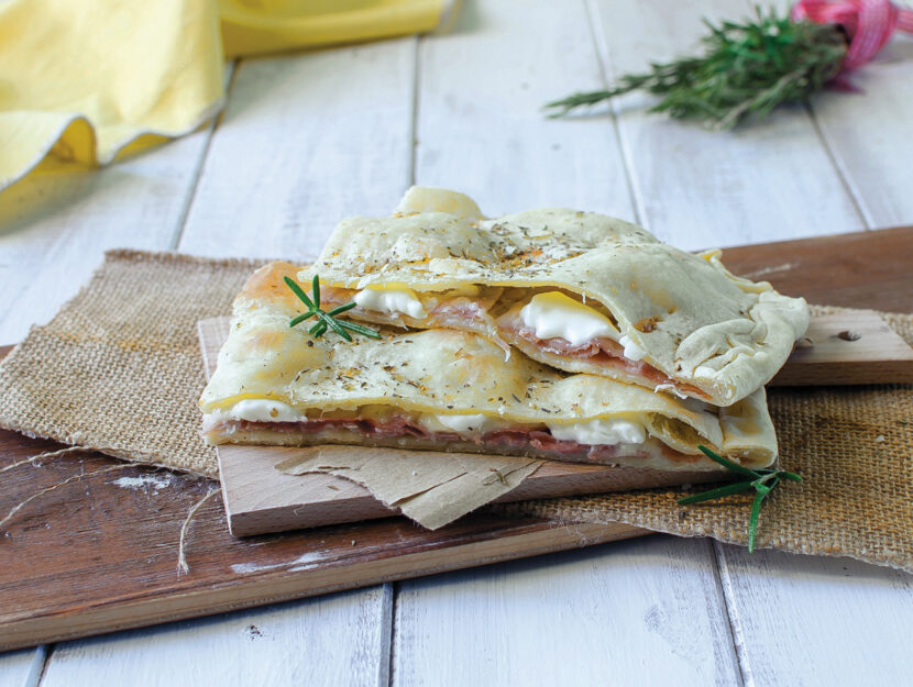 Schiacciata di speck e stracchino