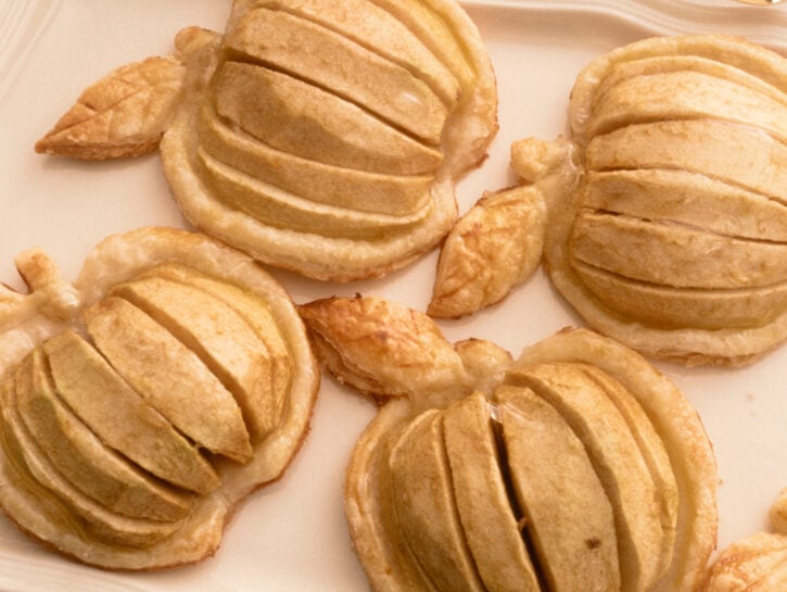 Sfogliatelle di mele e pasta sfoglia