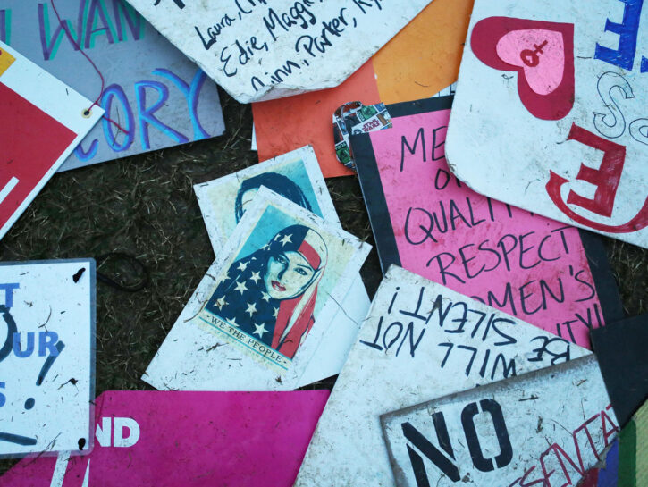 Alcuni cartelli della Women's March, la grande manifestazione di Washington del 21 gennaio 2017