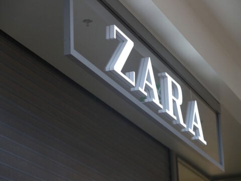 Zara: SOS nelle etichette dei vestiti