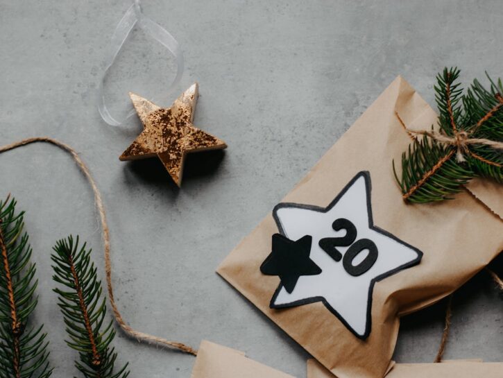 Idee per decorare rami secchi per Natale