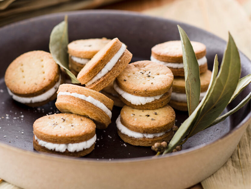 Biscottini salati con crema di robiola