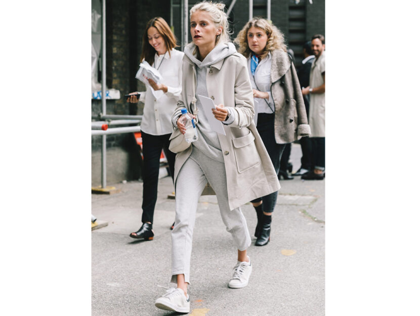 Primavera Estate Vestito Scarpe Superga Indossate Total White