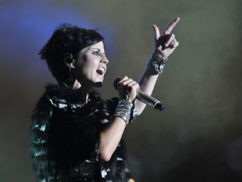 Morta Dolores O’Riordan dei Cranberries: dalla campagna irlandese al trionfo negli anni '90