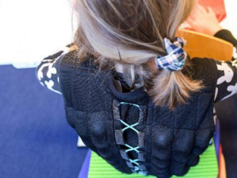 Bambini iperattivi: il gilet di sabbia non serve