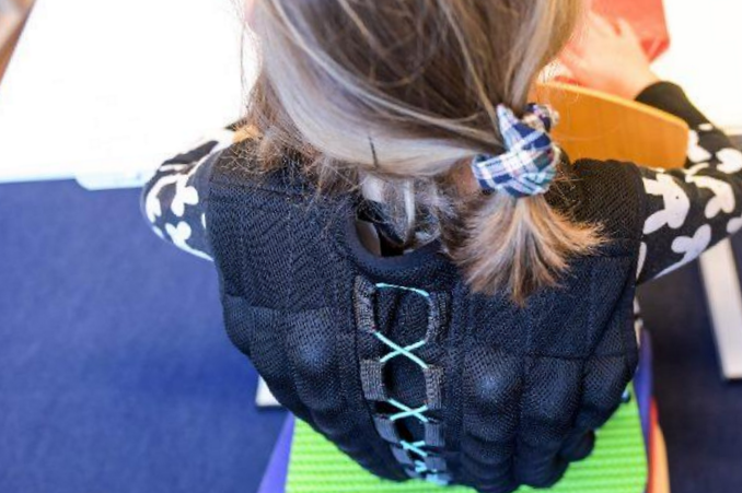 Bambini iperattivi: il gilet di sabbia non serve