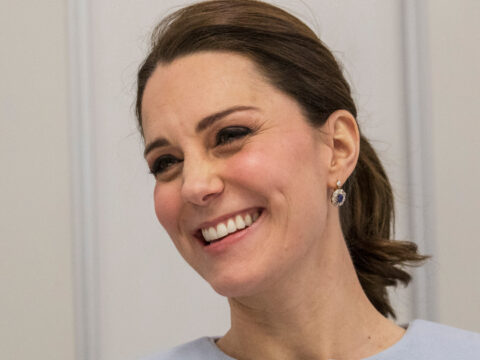Kate Middleton dona i capelli per le parrucche dei bimbi malati