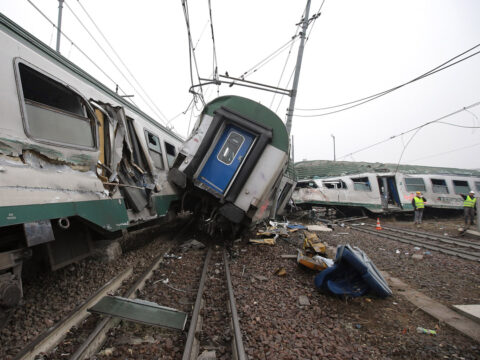 Treno deragliato a Milano: le 3 vittime sono donne