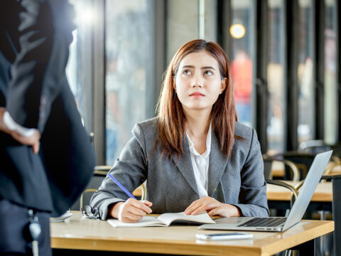 Le molestie diminuiscono, però non sul lavoro