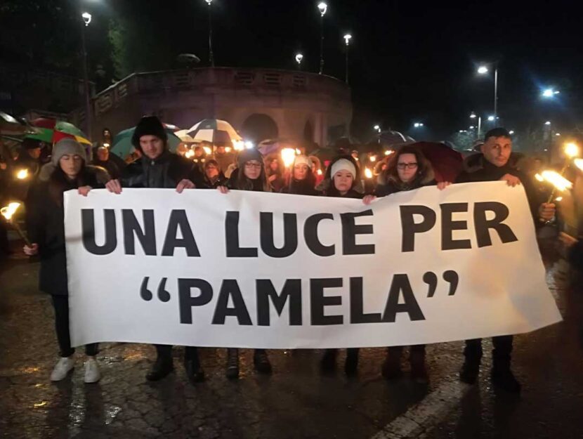Fiaccolata a Macerata lo scorso 6 febbraio per Pamela Mastropietro. L'iniziativa è organizzata dall