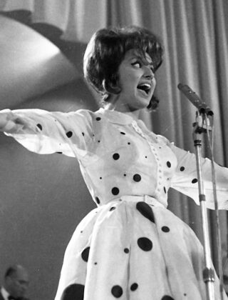 70 anni di Sanremo: come sono cambiati i look sul palco dal 1951 a oggi