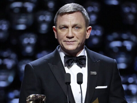 Cos'è successo alla faccia di Daniel Craig? Come sono cambiate le celeb