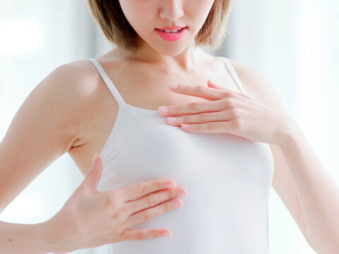 Dolore e tensione al seno: quali sono le cause e i possibili rimedi