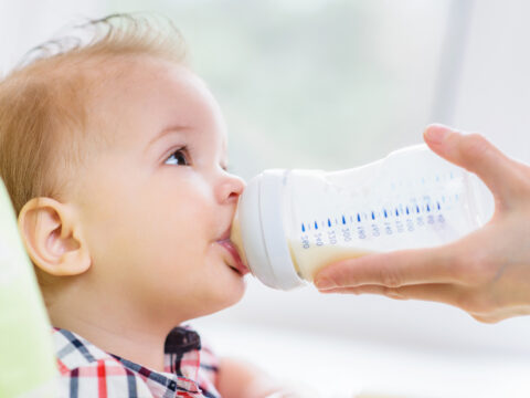 Dopo l’allattamento meglio il latte di crescita o quello vaccino?