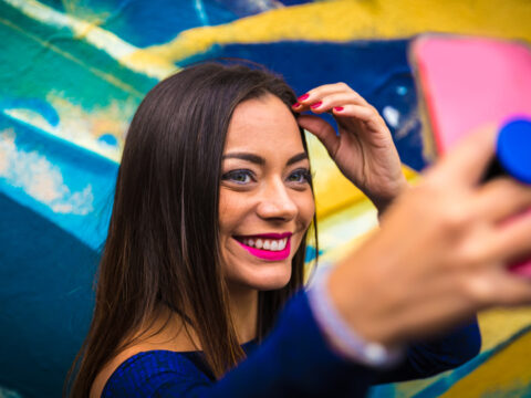 Sindrome da selfie: cosa c'è dietro il narcisismo digitale