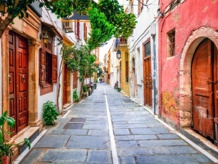 Storia e bellezza qui non hanno fine, vieni a scoprire i mille segreti che quest'isola nasconde!