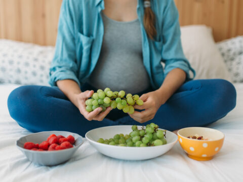 I medici avvertono: attente alla dieta vegana in gravidanza