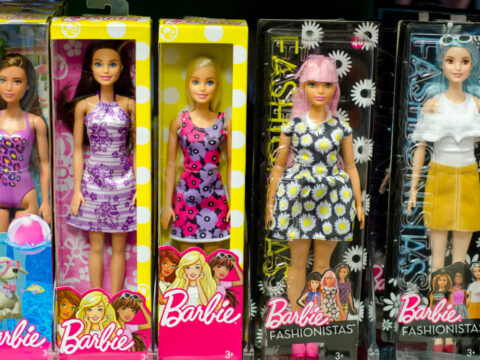 Ecco le nuove Barbie: come cambiano i modelli femminili
