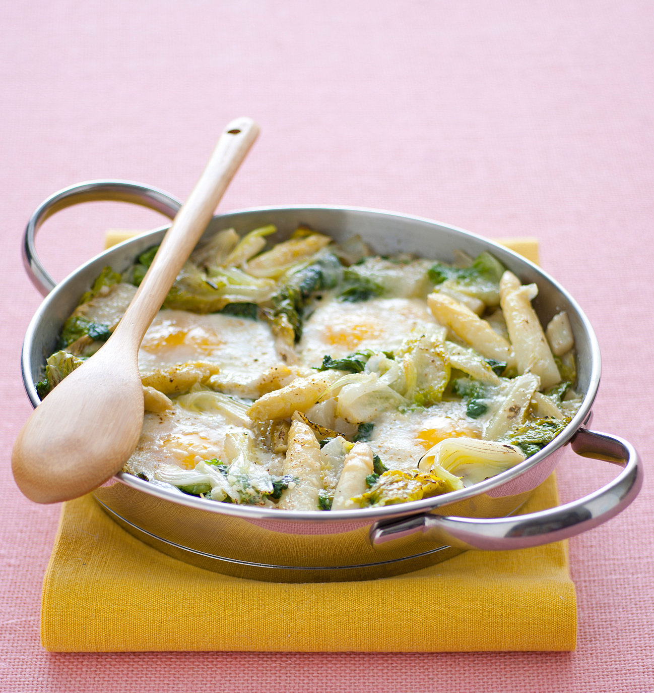 Ricetta Asparagi Bianchi In Padella Con Lattuga E Cipollotti Donna Moderna