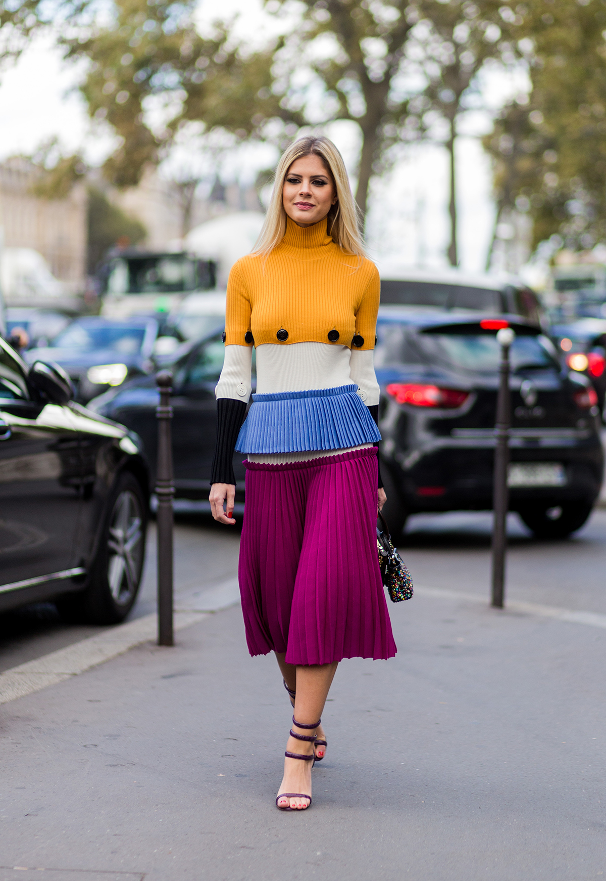 Мода ошибок. Колор блокинг 2022. Колор блокинг стрит стайл. Колор блок Street Style. Образы колор блок.