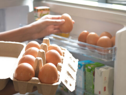 No, le uova in frigo no!
