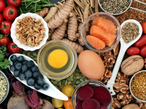 Dieta semi vegetariana: come funziona, benefici ed esempi pratici