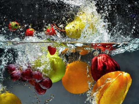 È estate: frutta e verdura tornano protagonisti! Ecco i consigli per mangiarle in sicurezza