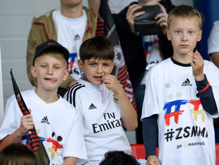 Giovanissimi tifosi alla presentazione della Nazionale tedesca in partenza per la Russia