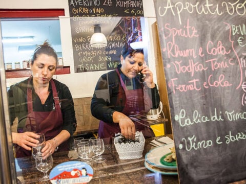 Nel ristorante rom che sfida i pregiudizi