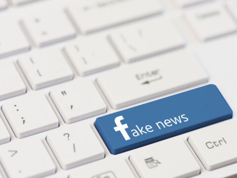 Basta fake news su Facebook