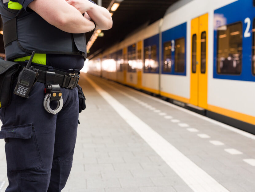 Sicurezza treno stazione poliziotto