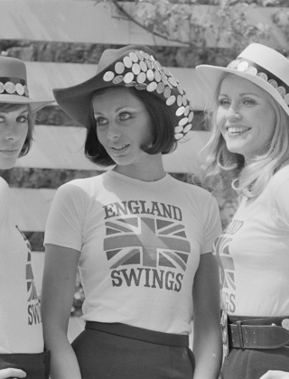 T-shirt: 105 anni e non dimostrarli affatto. Storia e tendenze