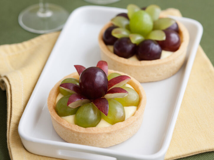 Decorare torte e dolci con l'uva
