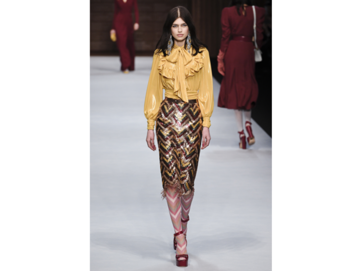 La pencil skirt super luminosa e bon ton di Elisabetta Franchi