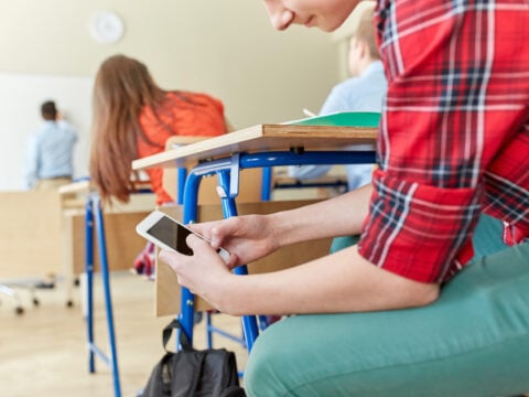 Liceo “phone-free”: bloccati i cellulari degli studenti