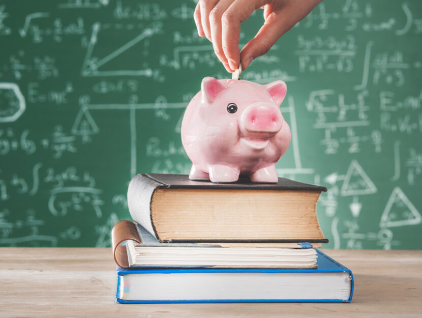 Educazione finanziaria a scuola soldi lavagna