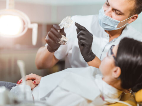 Come scegliere il dentista: le alternative low cost (e affidabili)