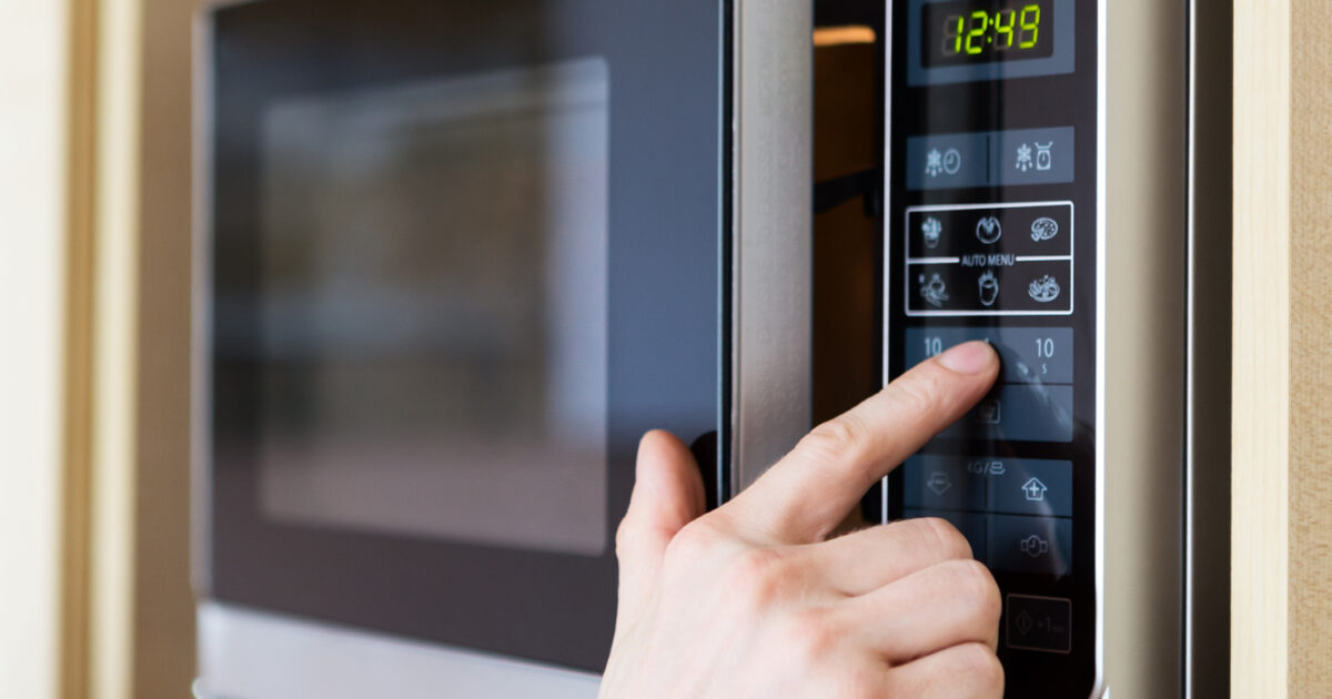 Cosa devi sapere sul forno a microonde: ricette, rischi, pro e contro -  Donna Moderna