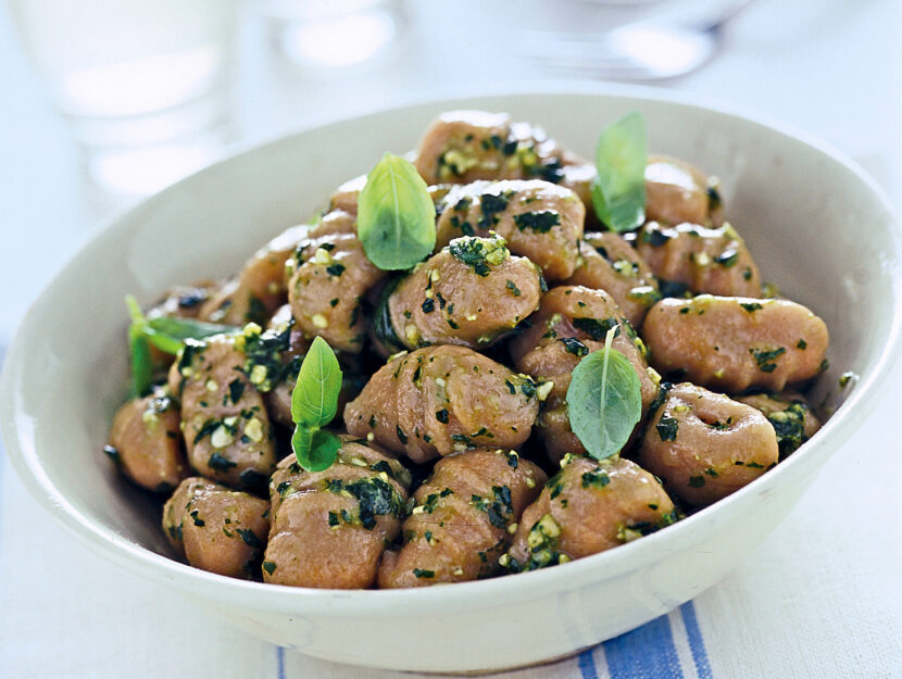 Gnocchi di castagne con pesto alla ligure