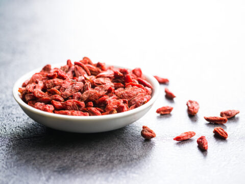 Bacche di Goji: benefici e proprietà del "diamante rosso cinese"