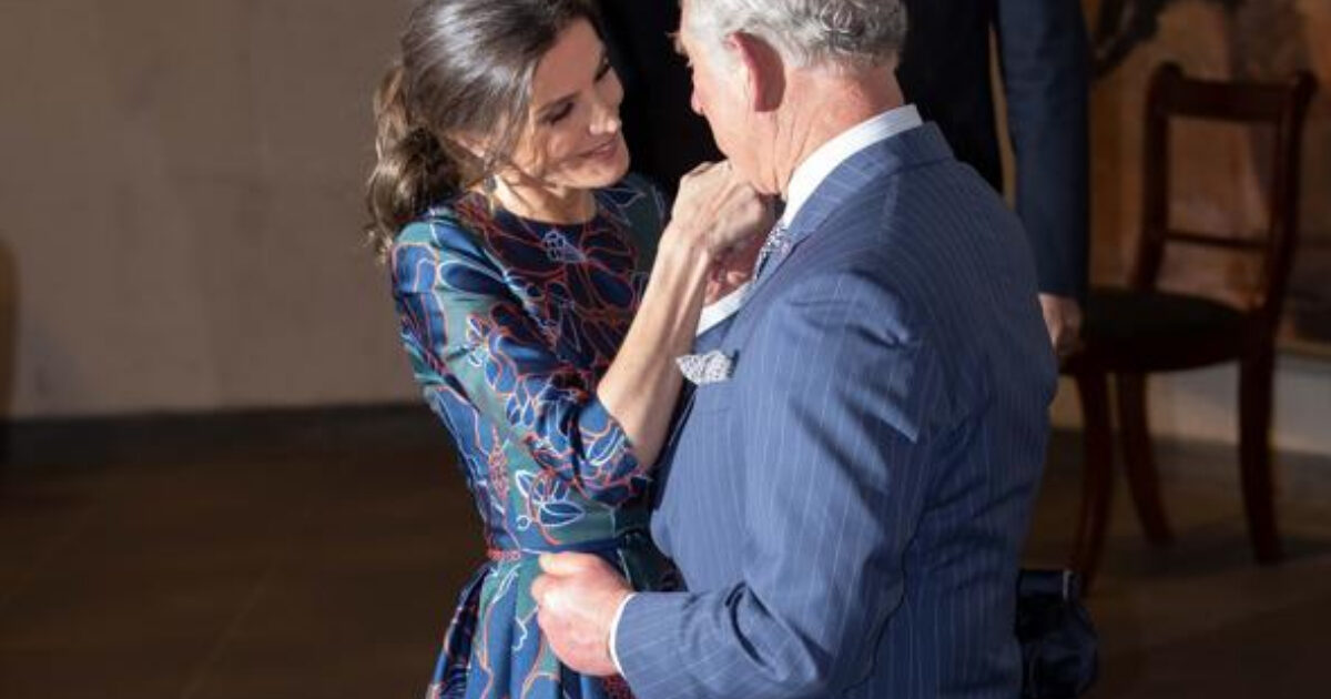 La regina Letizia di Spagna incanta anche il principe Carlo Donna Moderna