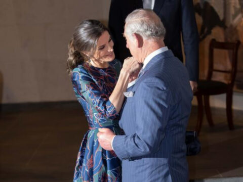 La regina Letizia di Spagna incanta anche il principe Carlo