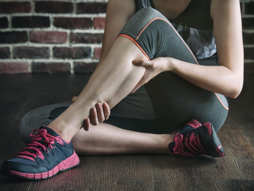 Perché vengono i crampi al polpaccio? Possibili cause e rimedi Donna