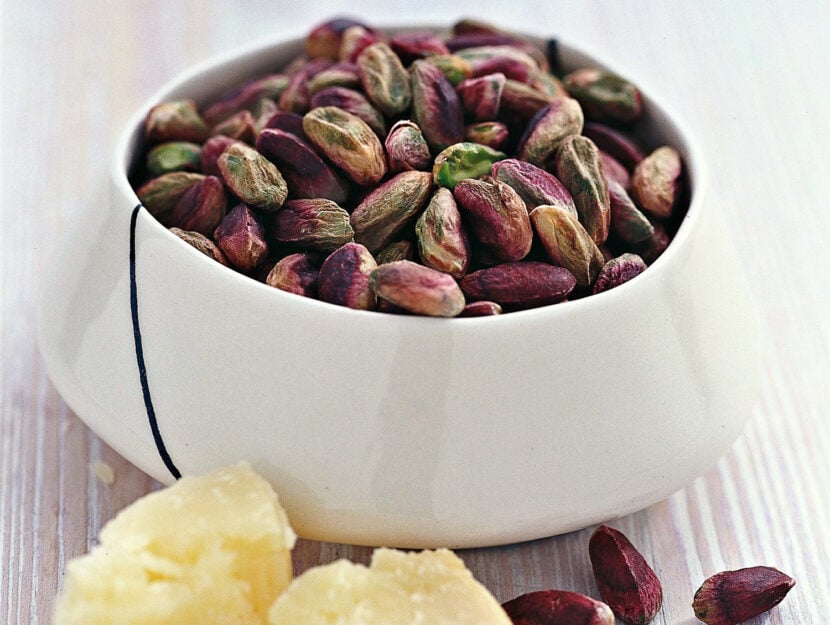 Pistacchi e formaggio stagionato