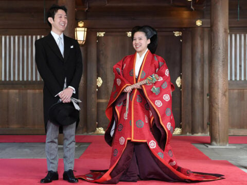 La principessa Ayako abdica e sposa un borghese