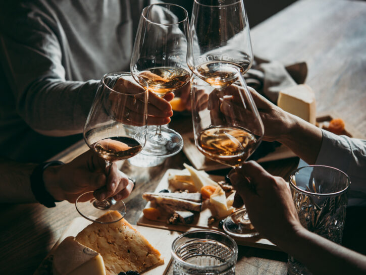 10 idee regalo per gli amanti del vino, dai grandi classici alle alternative trendy