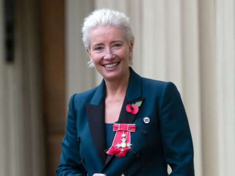 Emma Thompson: “Dame” alternativa in sneakers a Palazzo