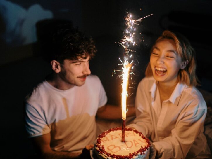 Come organizzare una festa a sorpresa perfetta per un'amica