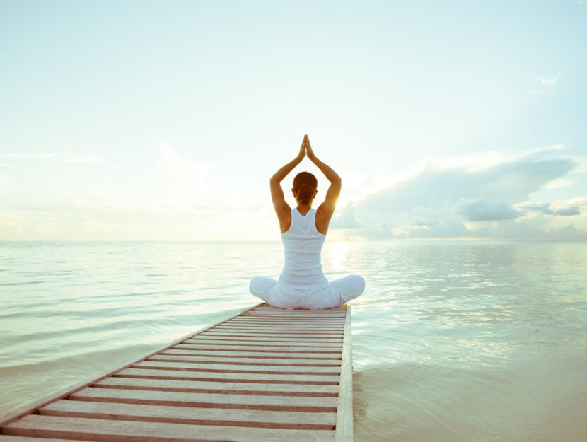 yoga sul mare donna