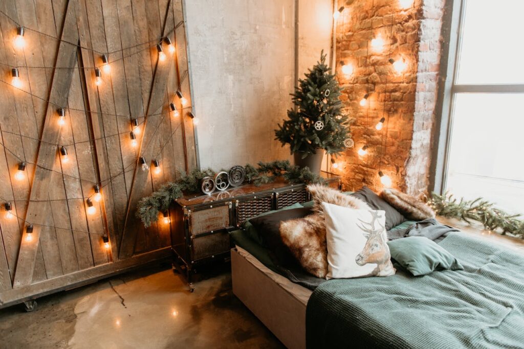 camera da letto addobbata per Natale